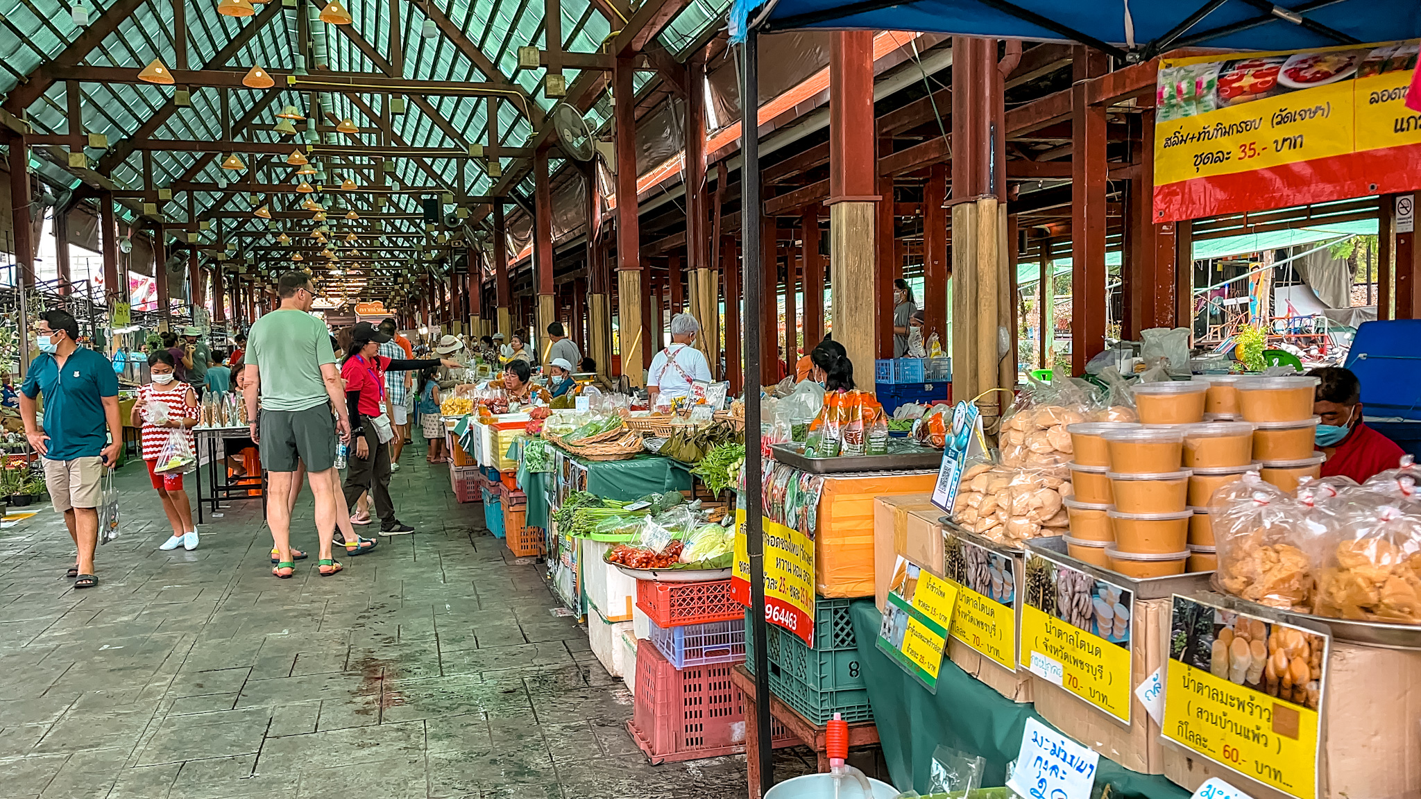 Taling Chan Floating Market THAILAND.jpg